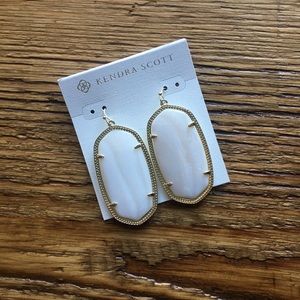 KENDRA SCOTT DROP EARRINGS